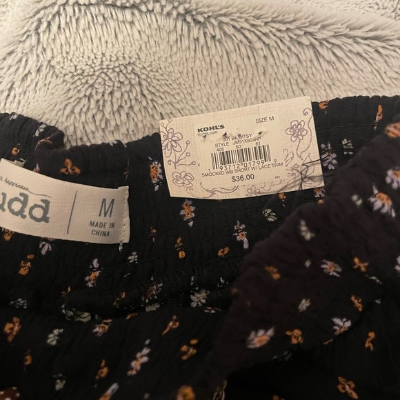 Kohl's Black and Orange Floral Shorts - Picture 3 of 3